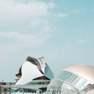 Explore the futuristic design of València's City of Arts and Sciences under a clear sky.